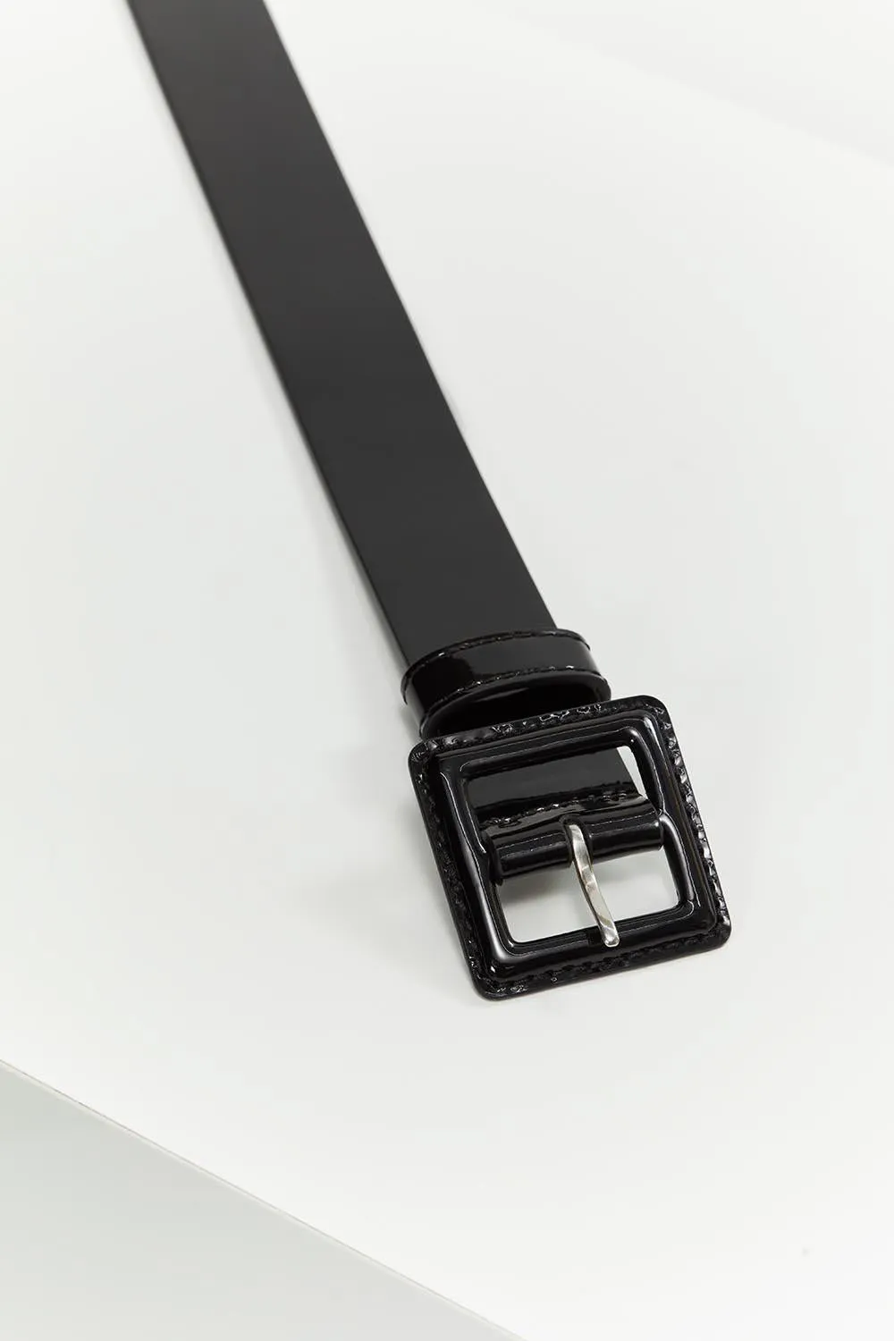 AMAZING - Ceinture noire en cuir verni certifié LWG Gold à boucle carrée