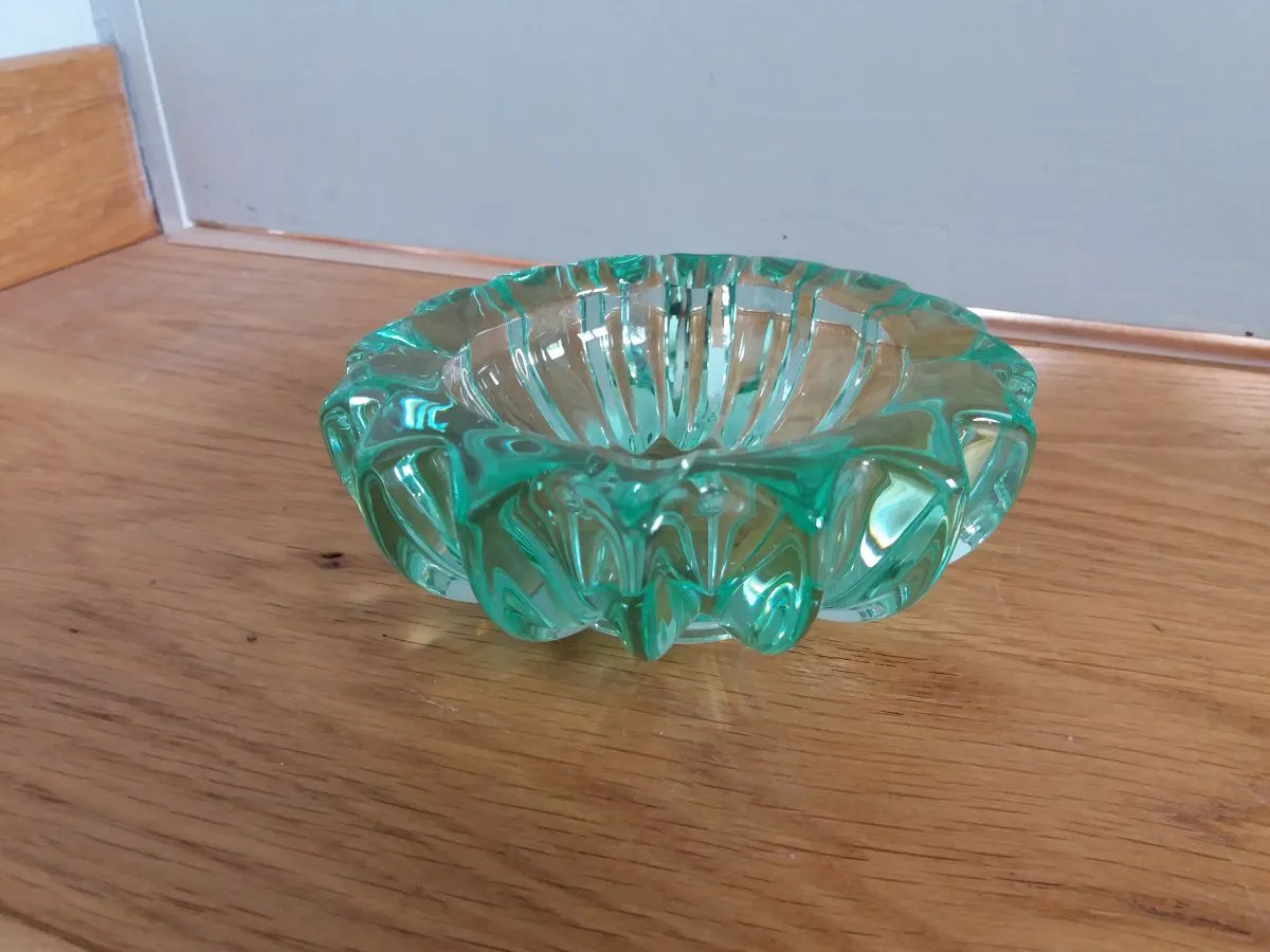 Cendrier en cristal vert Pierre D’avesn, Art déco