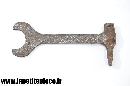 Outil multi-fonction mg 08 - clé - marteau