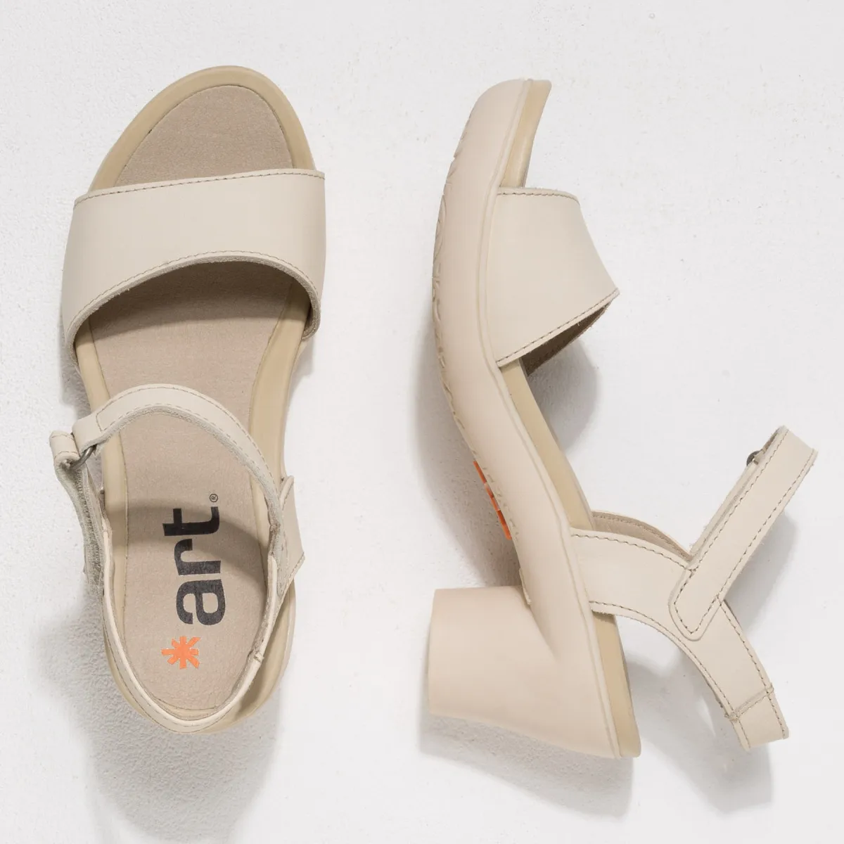 Sandales à talon en cuir et bride à scratch - Beige